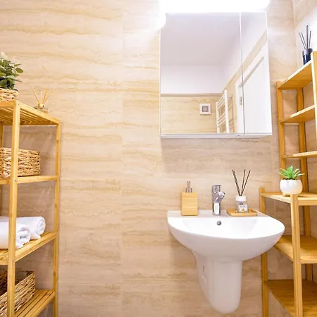 Sofia Cozy - Underground Private Parking Apartment *